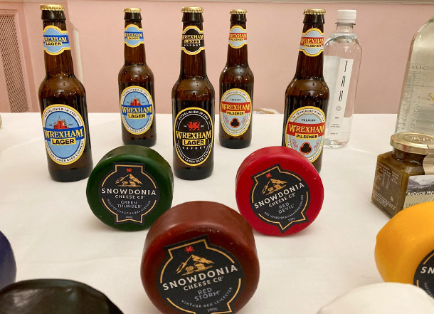ウェールズ産のチーズやビールの数々