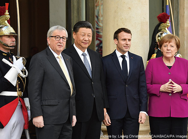 左からユンケル欧州委員長、中国の習近平国家主席、マクロン仏大統領、メルケル独首相