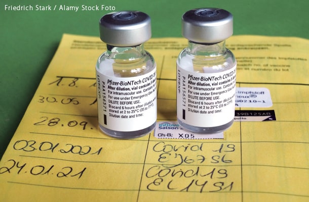 コロナワクチンを2回接種したことを証明する予防接種手帳