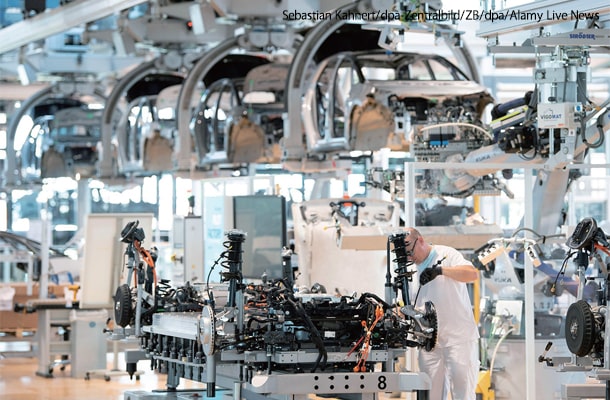 ドレスデンにあるフォルクスワーゲン社のガラス工場（Gläserne Manufaktur）では、毎日35台ずつ電気自動車が製造されている（6月8日撮影）