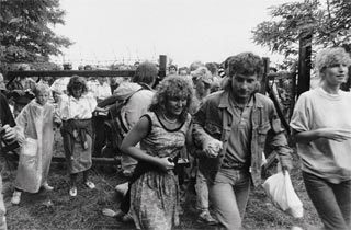 1989年8月19日、ハンガリーから国境を越えてオーストリア・メアビッシュへと向かう東ドイツ国民