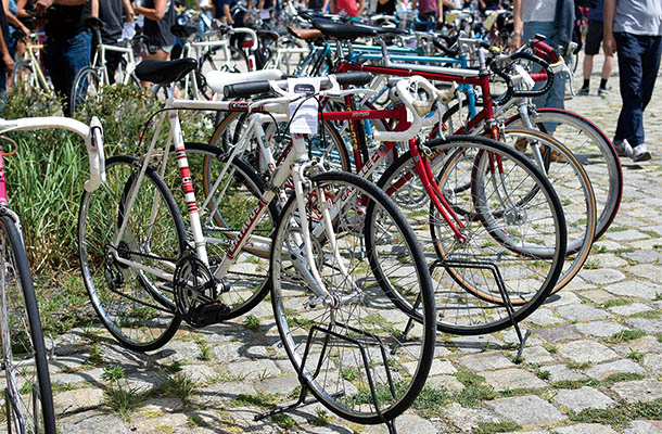 色とりどりの自転車がずらりと並ぶ。値段はとても良心的です