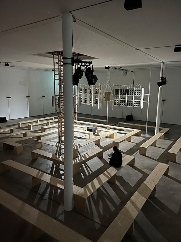 展示会期中の日曜日には会場がレコーディングスタジオになります