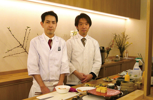 料理長の藤田健太郎さん（左）と、オーナーの鈴木雄大さん（右）