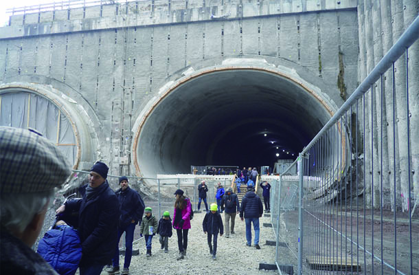 工事中のトンネル