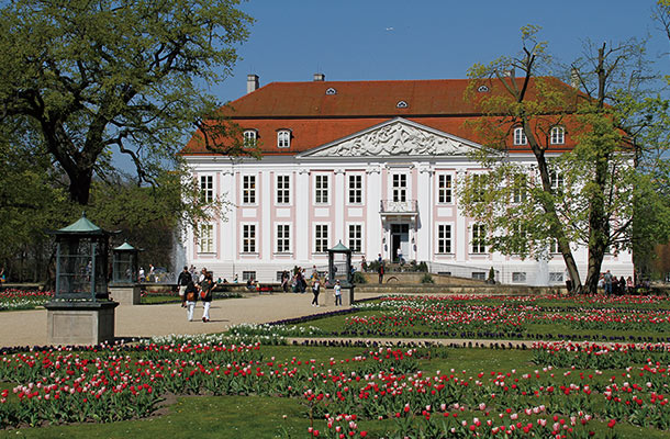 園内にあるフリードリヒスフェルデ宮殿