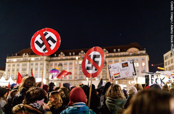 2月13日、ドレスデンで行われた反極右デモの様子