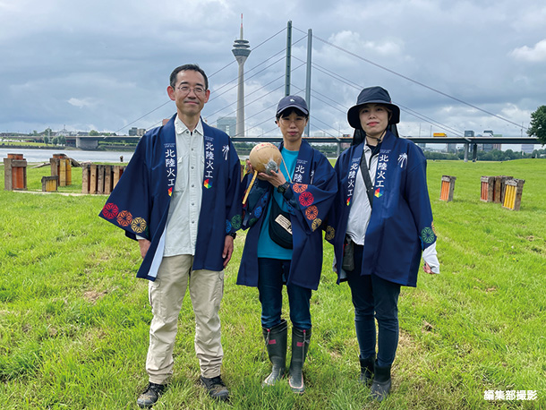 石川県から来独した北陸火工の窪田秀喜さん、赤丸文彩さん、澤田さくらさん