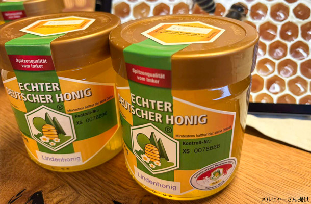 「Echter Deutscher Honig」のラベルと金賞のシール