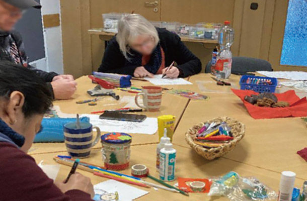 BFDのセミナーでクリスマスデコを作る様子